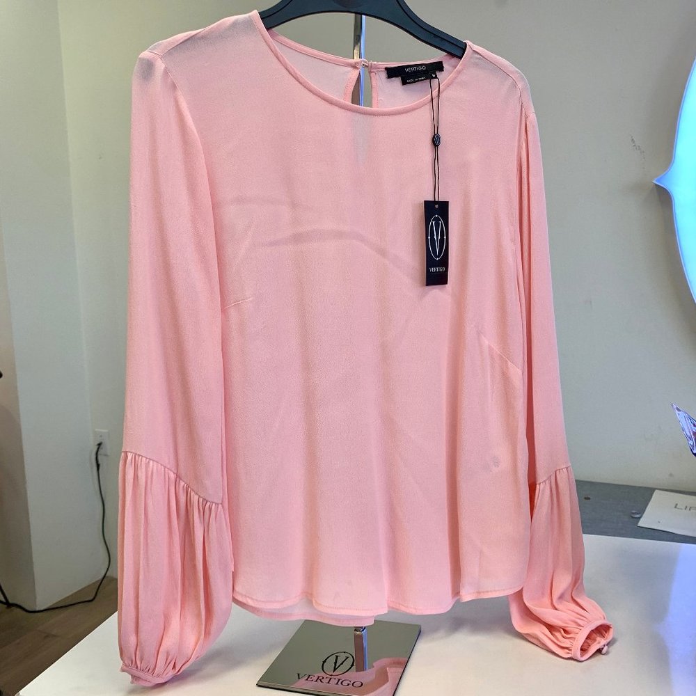 ✨BRAND NEW✨ NWT Vertigo Paris Blush Pink Blouse